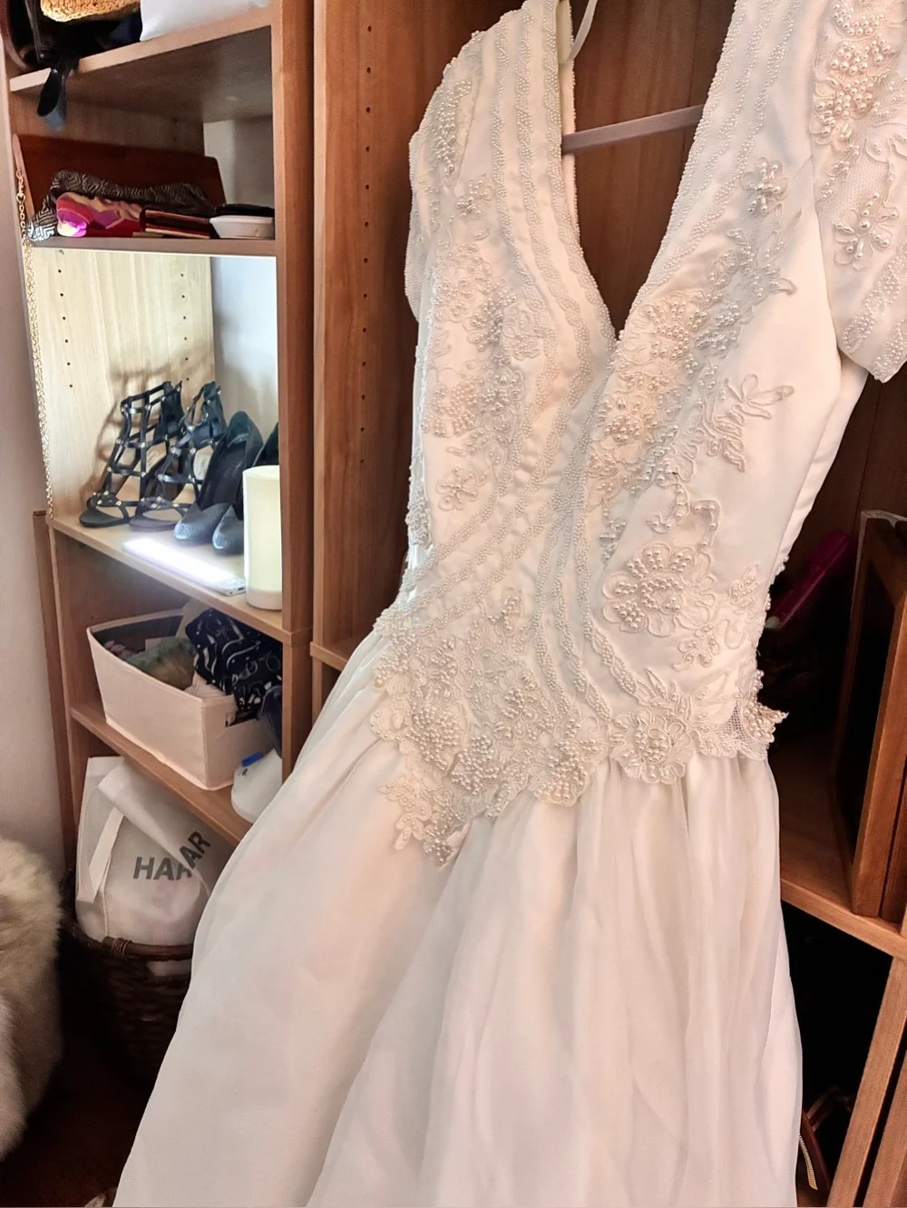 Elegant Cream Bridal Ball Gown Dress with Lace Bodice